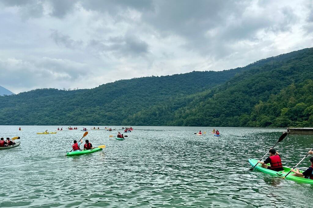 Paddle and hike in Liyu mountain and lake